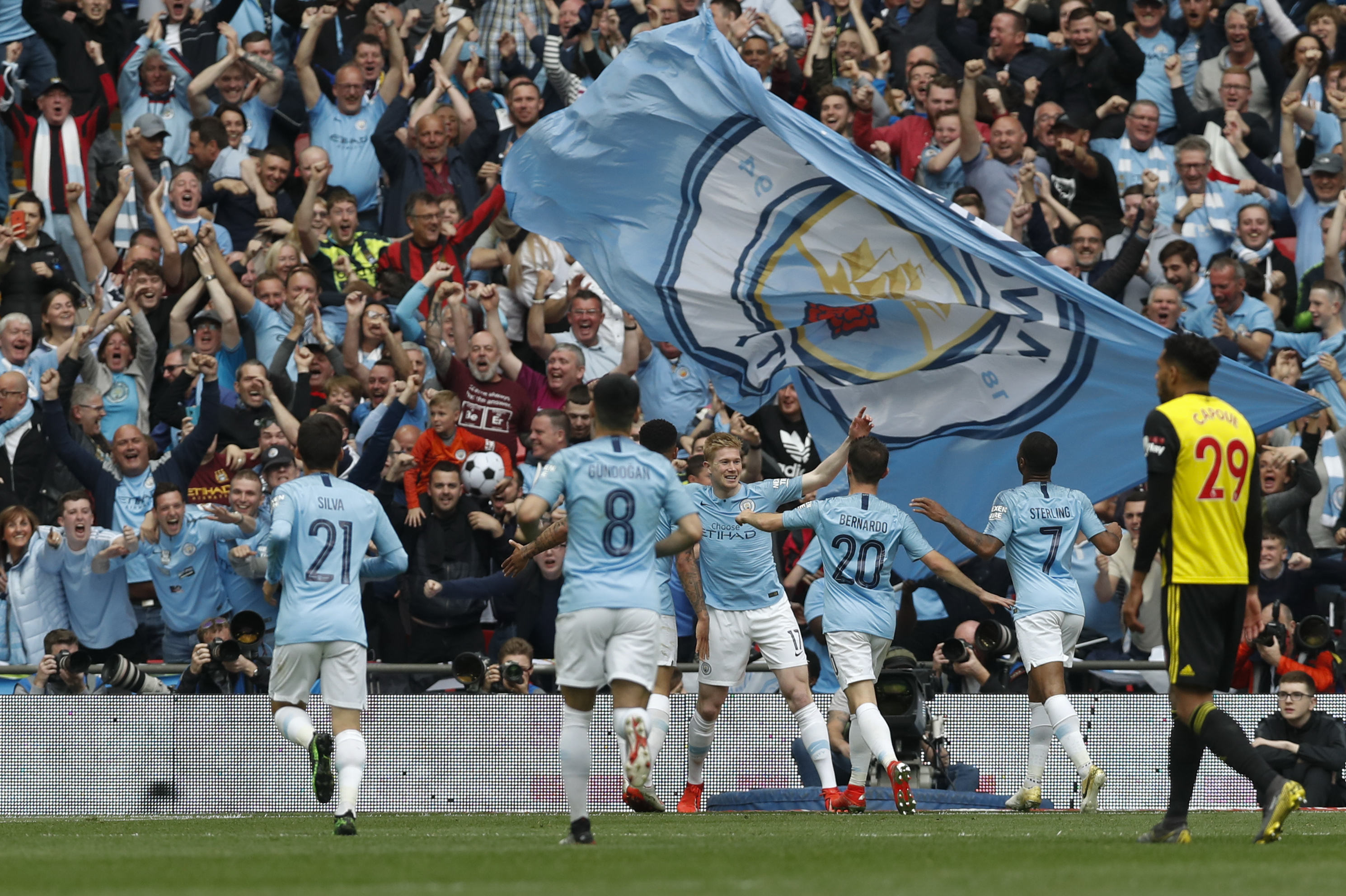 门德斯破门杜埃伤退 巴黎1-1洛里昂领跑